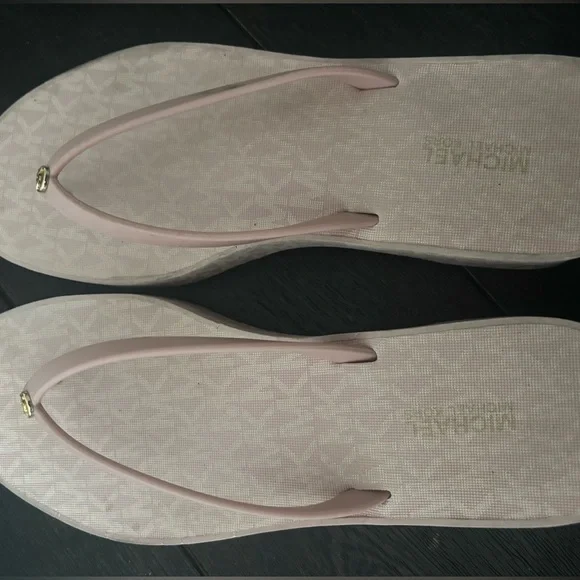 Slippers - Picture 3 of 4